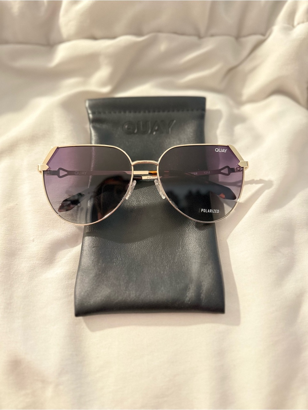 Quay Australia - Main Character Sunglasses | Gold/Purple | OS